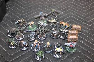 lot A-176 image: Collection of 18 WizKids Miniatures with Bases
