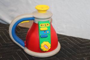 lot 183 image: Used Little Tikes Musical Toy Kettle