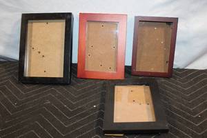 lot 212 image: Set of 4 Assorted Picture Frames