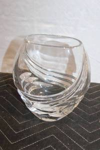 lot 217 image: Contemporary Clear Glass Vase with Curved Design