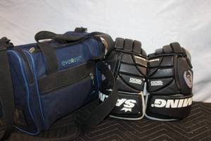 lot 218 image: Pair of Salming Kevlar Reinforced Hockey Gloves with Everest Duffle Bag