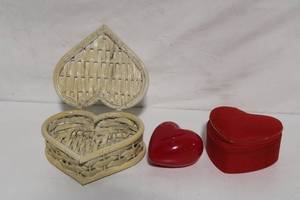 lot 232 image: Set of 3 Heart-Shaped Decorative Boxes