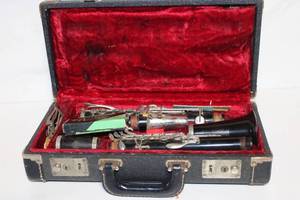 lot A-240 image: Used Bundy Clarinet with Case and Accessories