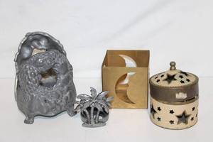 lot 243 image: Set of 5 Decorative Candle Holders and Trinket Dish