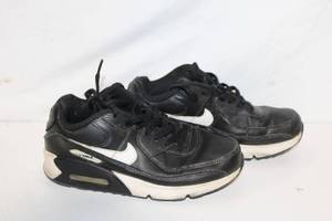 lot 257 image: Nike Air Max Black Youth Sneakers Size 4.5Y