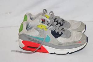 lot 258 image: Nike Air Max 90 Youth Sneakers, Multicolor, Size US 4.5Y
