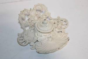 lot 276 image: Vintage Ornate Cast Iron Wall Mount Candle Holder