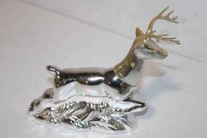 lot 277 image: Avon Wilderness Classic Deep Woods Aftershave 6 Oz Stag Bottle