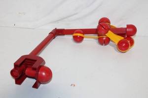 lot 289 image: Vintage Red and Yellow Modular Toy Construction Set