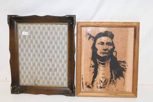 lot 309 image: Set of 2 Vintage Wooden Picture Frames