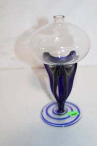 lot 316 image: Unique Handcrafted Glass Art Vase - 9 Inches