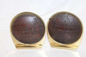 lot 317 image: Pair of Matina Decor Bronze Globe Bookends