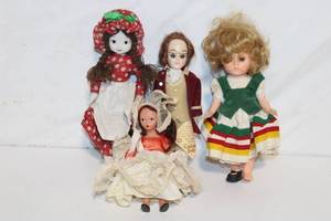 lot 320 image: Set of 4 Vintage Collectible Dolls