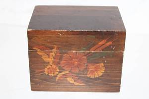lot 341 image: Wooden Trinket Box with Floral Design