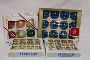 lot 365 image: Collection of Vintage Glass Christmas Ornaments
