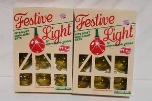 lot 366 image: Pair of Festive Light Sets with 24 Unbreakable Globes