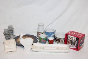 lot 454 image: Assorted Ceramic and Porcelain Decor Collection
