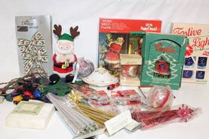 lot 456 image: Assorted Holiday Decorations and Puzzles