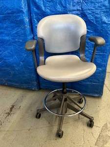 lot 11 image: High Quality Herman Miller Equa Height Adjustable Lab Stool With Arms & Foot Ring - Great Working Condition - Back Has some Blue Color To It
