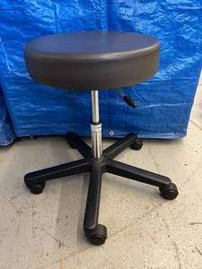 lot 12 image: Midmark Ritter Doctors Pneumatic Stool Height Adjustable - Great Condition