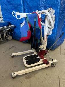 lot 20 image: MSRP $2500 Bestcare BestStand Sit-To-Stand Patient Lift 400lb Capacity - Battery Is Dead - Unable To Test Great For Parts