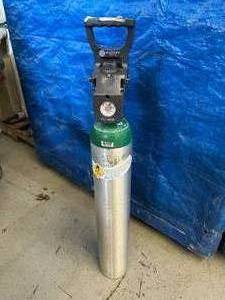 lot 21 image: MSRP $900 Oxytote With Oxygen Tank - Great Working Condition