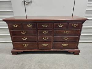 Thomasville Cherry Nine-Drawer Desser