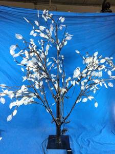 lot 18 image: Indoor Lighted Tree with Remote