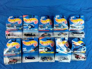 lot 43 image: 10 New Carded Hot Wheels