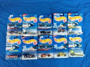 lot 44 image: 10 New Carded Hot Wheels