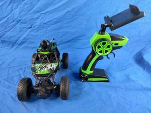 lot 94 image: CIS 122 Scale Remote-Controlled Rock Climber Truck with FPV Camera - Green