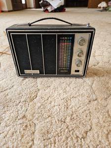 lot 22 image: Retro 70s80s Electrobrand Radio
