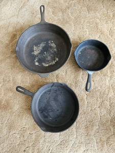 lot 25 image: Cast Iron Skillets