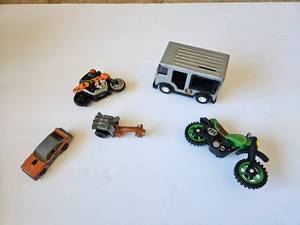 lot 51 image: Box of Toy cars