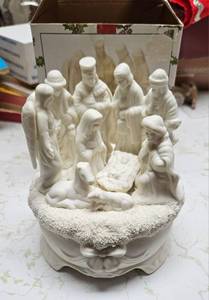 lot 129 image: Misc. Christmas