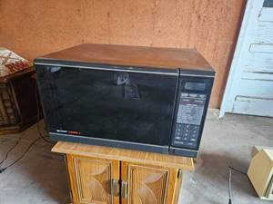lot 132 image: Microwave