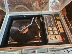 lot 136 image: RCA Victor Stereo