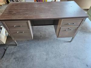 lot 138 image: Metal Desk
