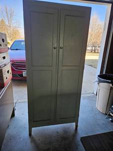 lot 139 image: Vintage free standing cabinet