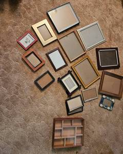 lot 102 image: Picture Frames
