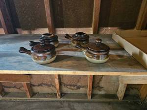 lot 4 image: Soup Crocks