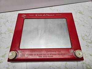 lot 152 image: Etch-A-Sketch