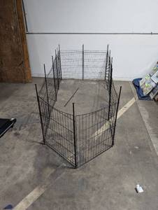 lot P-213 image: 12 panel dog kennel, 29 high. stakes into the ground.