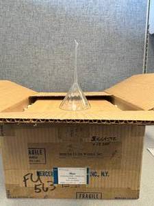 lot 23 image: 24 - Convoluted Chemical Funnels 100mm Diameter, Mercer Glass
