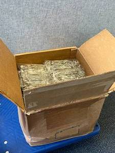 lot 31 image: 864 Test Tube Clamps, With Finger Grip, Mercer Brand