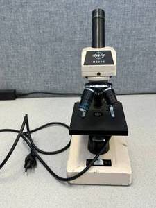 lot 44 image: Student Microscope, Swift M3200 4x10x40x