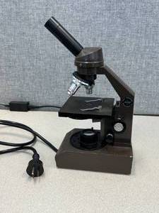 lot 46 image: Student Microscope, Swift Instruments 4x10x40x