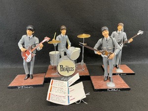 lot 435 image: The Beatles 1991 Apple Corps Limited Collectors Edition Figurine Set