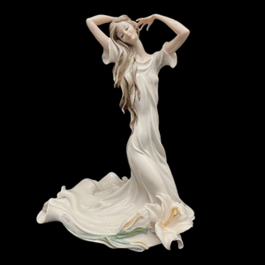 lot 313 image: Giuseppe Armani Purity Florence Figurine Auction Estimate $400 - $900