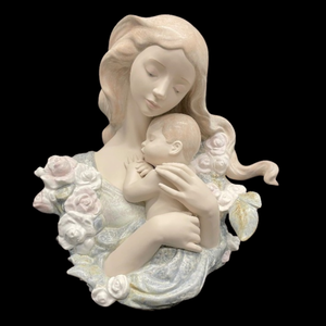 lot 335 image: Lladro Porcelain Figurine Mother and Child (Auction Estimate $1500-$2500)